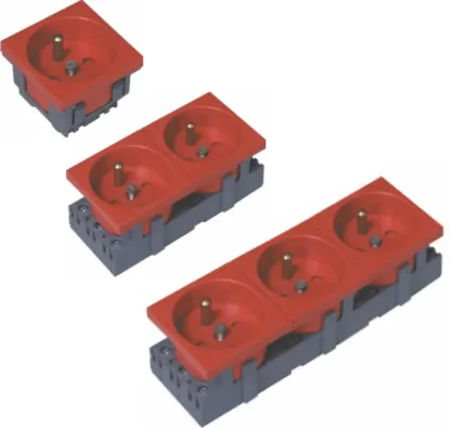 Зображення Розетка із заземленням та блокуванням червона GCZUB3 (281103)