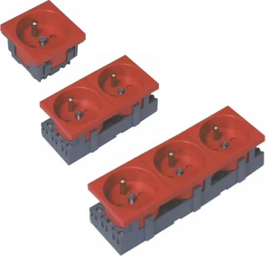 Зображення Розетка із заземленням та блокуванням червона GCZUB3 (281103)